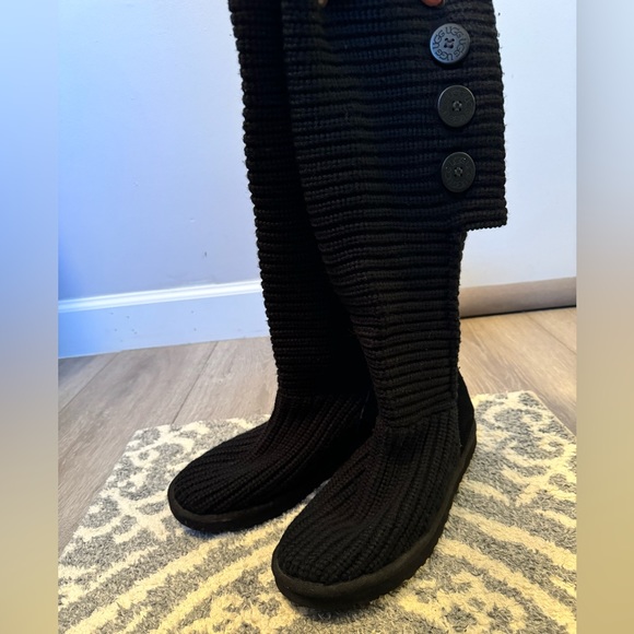 Classic tall Cardy UGGS - Picture 2 of 9
